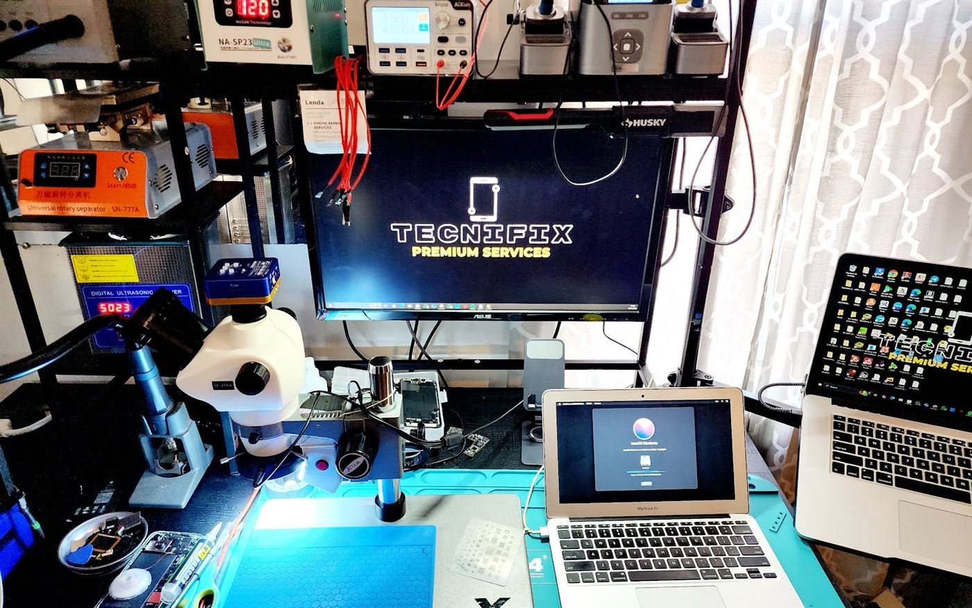 Tecnifix repair workstation with MacBooks and diagnostic monitors